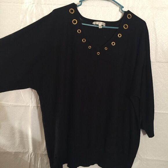 Spense Tops - 2X Spense Gorgeous lite weight soft eyelet VNeck